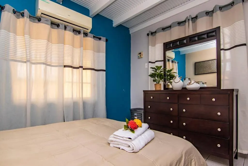 Citylife Apartments In Willemstad - Groundfloor 2 Bedroom Apartment - A Curaçao
